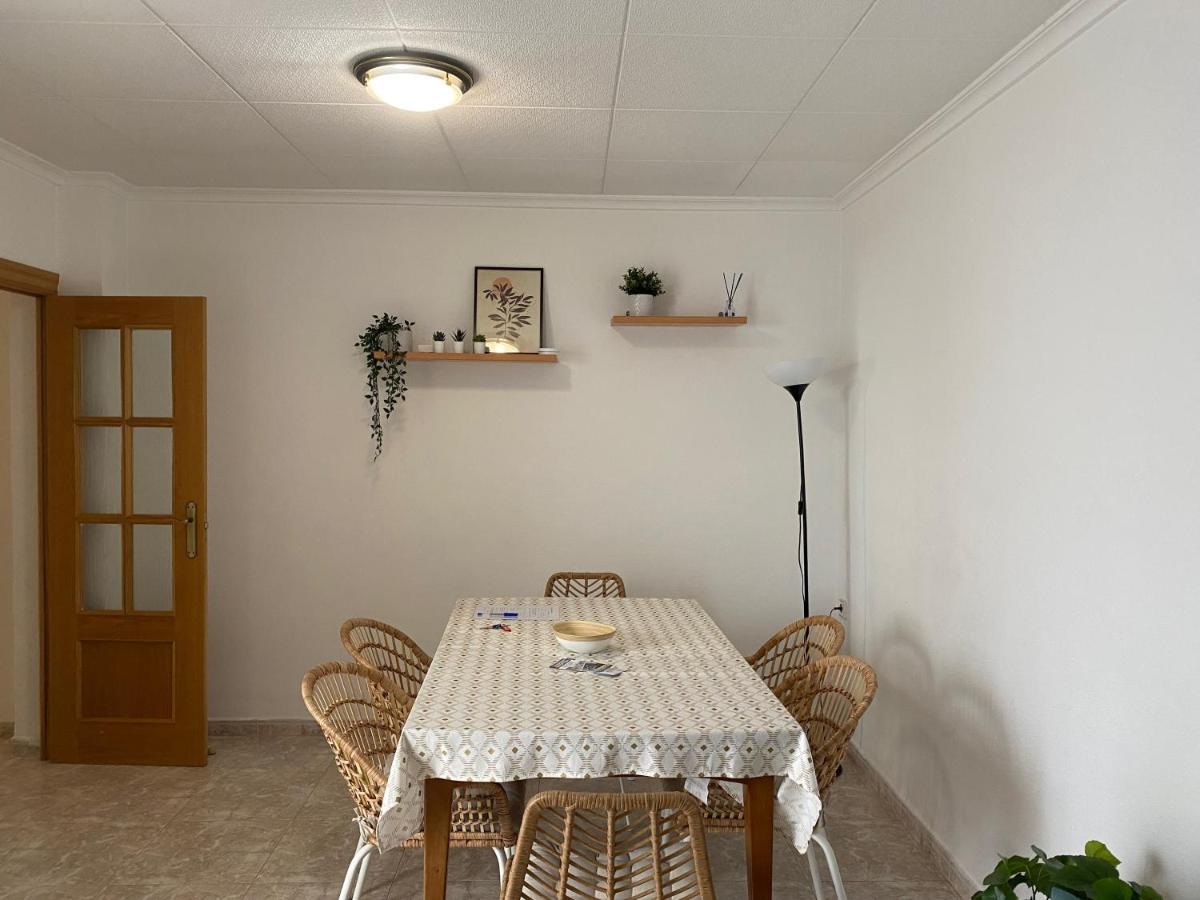 Cozy Apartment in Centre of Alicante near Plaza de Toros Exterior foto